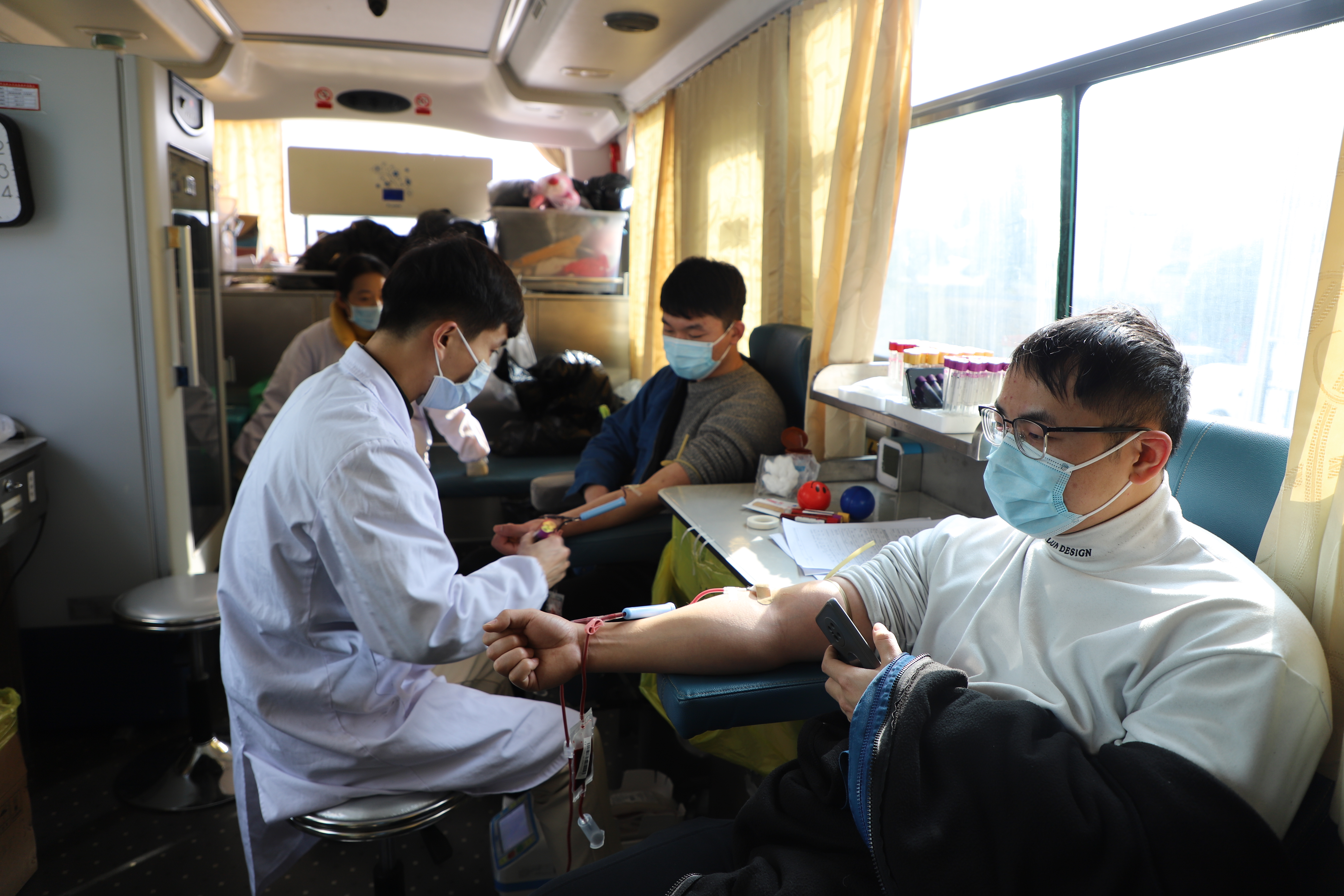 公司組織員工參加無(wú)償獻(xiàn)血活動(dòng)